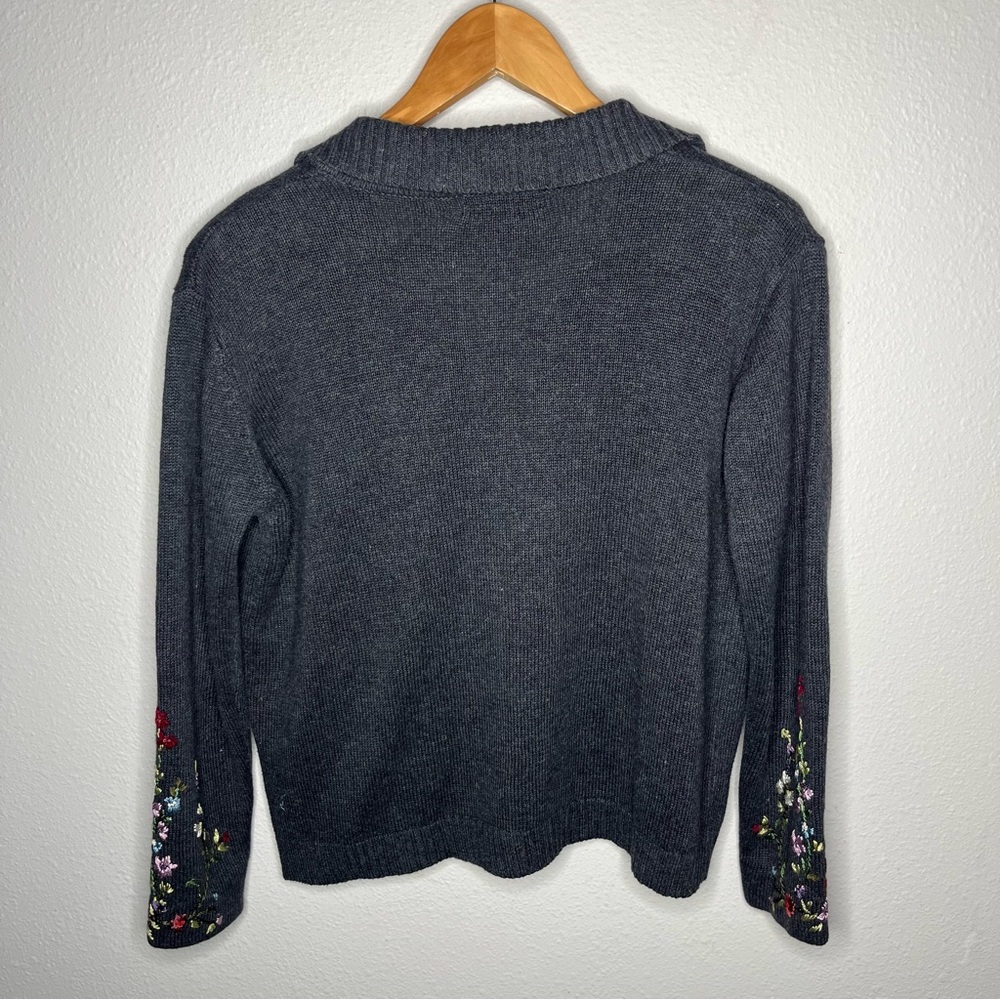 Vintage Heirloom Collectibles Grey Floral Embroidered Collared Button Cardigan - Picture 2 of 8